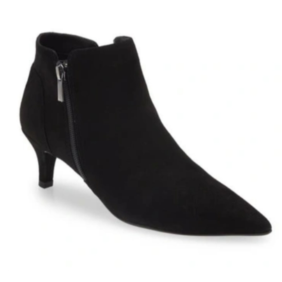 NWT Pelle Moda 'Candis' Pointy Toe Kitten Heel Ankle Booties in Black Suede - Picture 1 of 7